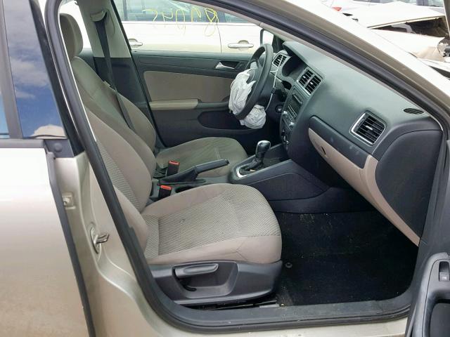 3VW2K7AJ0DM228549 - 2013 VOLKSWAGEN JETTA BASE 金色 照片 5