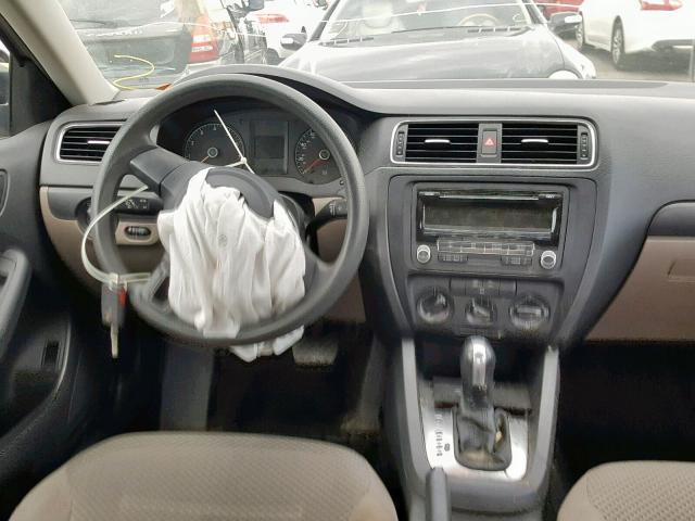 3VW2K7AJ0DM228549 - 2013 VOLKSWAGEN JETTA BASE 金色 照片 9