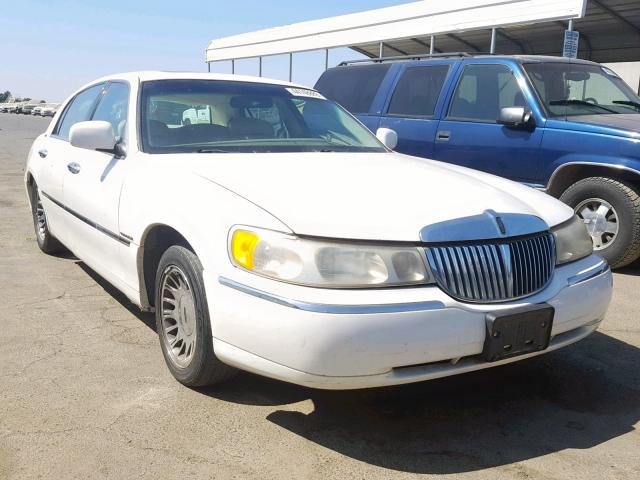 1LNFM83W6WY649630 - 1998 LINCOLN TOWN CAR C WHITE photo 1