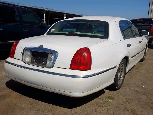 1LNFM83W6WY649630 - 1998 LINCOLN TOWN CAR C WHITE photo 4