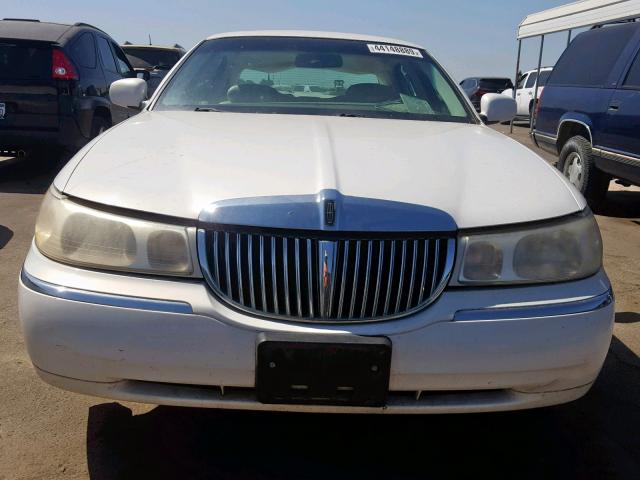 1LNFM83W6WY649630 - 1998 LINCOLN TOWN CAR C WHITE photo 9