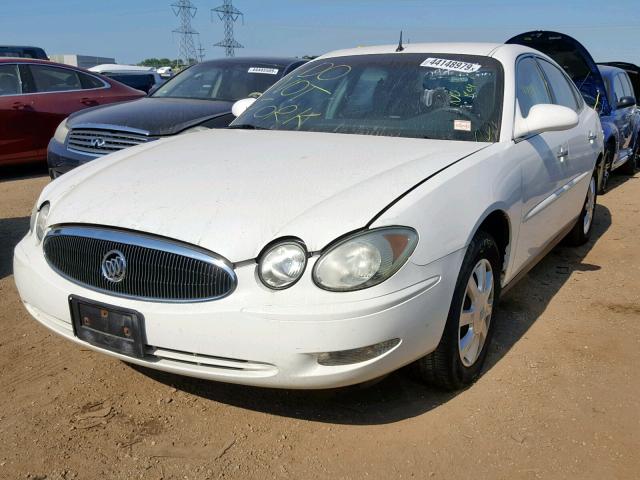 2G4WC532251297663 - 2005 BUICK LACROSSE C WHITE photo 2