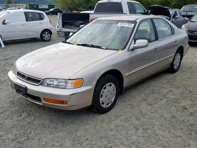 1HGCD5683TA119253 - 1996 HONDA ACCORD DX SILVER photo 2