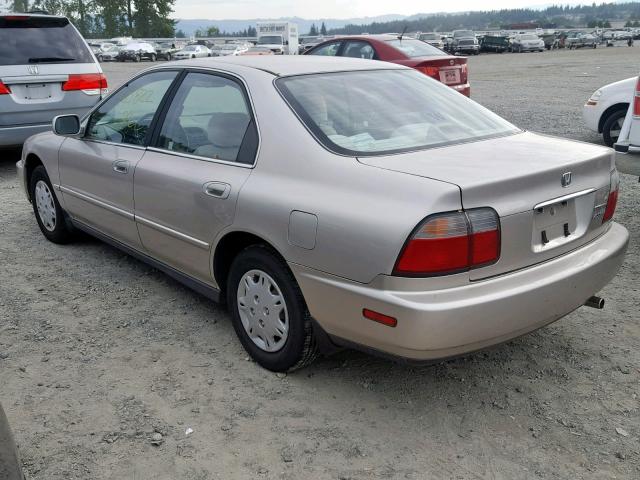 1HGCD5683TA119253 - 1996 HONDA ACCORD DX SILVER photo 3