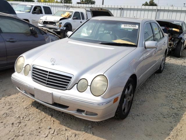 WDBJF65J72B463430 - 2002 MERCEDES-BENZ E 320 GRAY photo 2