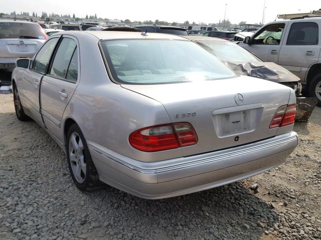 WDBJF65J72B463430 - 2002 MERCEDES-BENZ E 320 GRAY photo 3