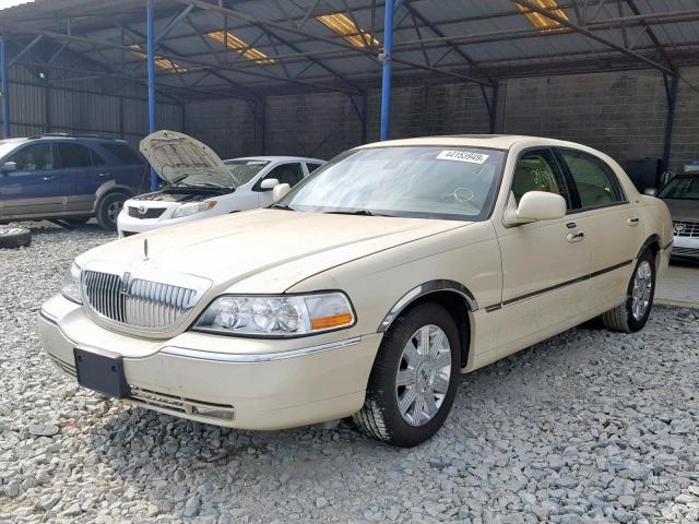 1LNHM83W23Y690194 - 2003 LINCOLN TOWN CAR C TAN photo 2