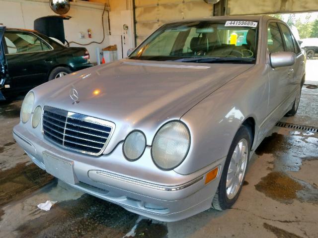 WDBJF65J3YB064457 - 2000 MERCEDES-BENZ E 320 SILVER photo 2