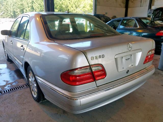 WDBJF65J3YB064457 - 2000 MERCEDES-BENZ E 320 SILVER photo 3