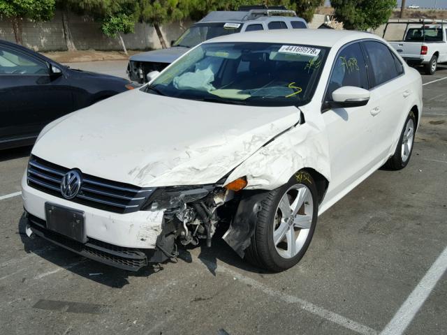 1VWBT7A38EC055784 - 2014 VOLKSWAGEN PASSAT SE WHITE photo 2