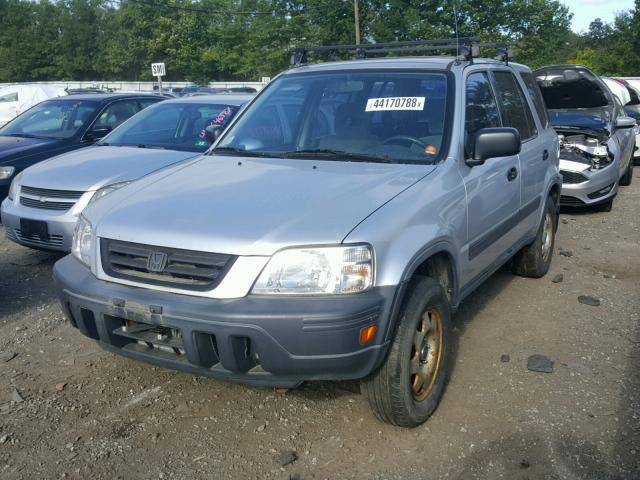 JHLRD1749WC072805 - 1998 HONDA CR-V LX SILVER photo 2