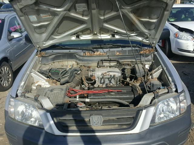 JHLRD1749WC072805 - 1998 HONDA CR-V LX SILVER photo 7