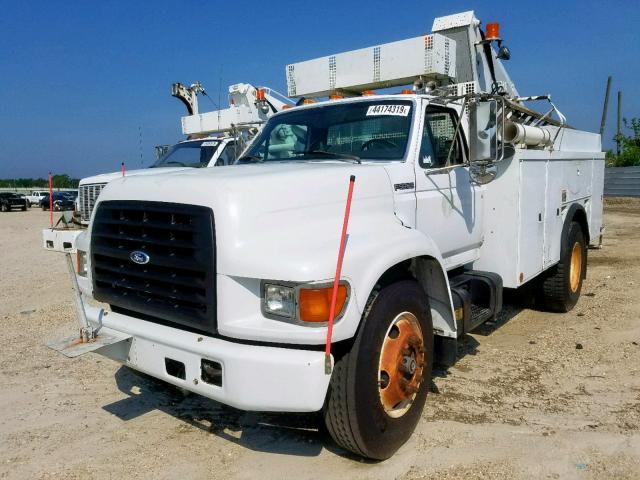 3FEWF80C9XMA12955 - 1999 FORD F800 WHITE photo 2