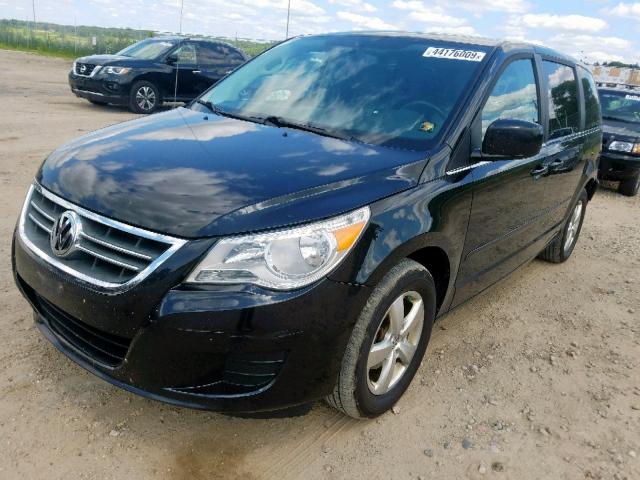 2V4RW3D1XAR272210 - 2010 VOLKSWAGEN ROUTAN SE BLACK photo 2