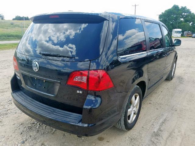 2V4RW3D1XAR272210 - 2010 VOLKSWAGEN ROUTAN SE BLACK photo 4