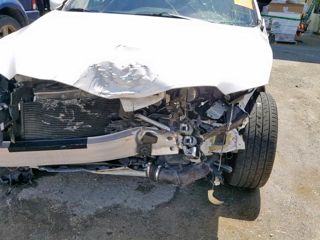 19UDE2F89GA009734 - 2016 ACURA ILX PREMIU WHITE photo 9