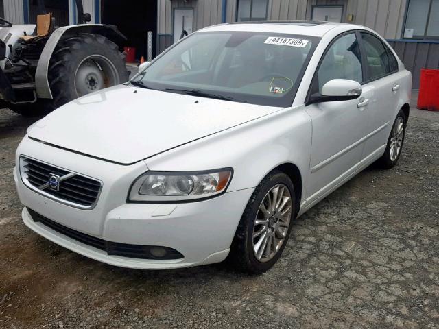 YV1MS390392444503 - 2009 VOLVO S40 2.4I WHITE photo 2