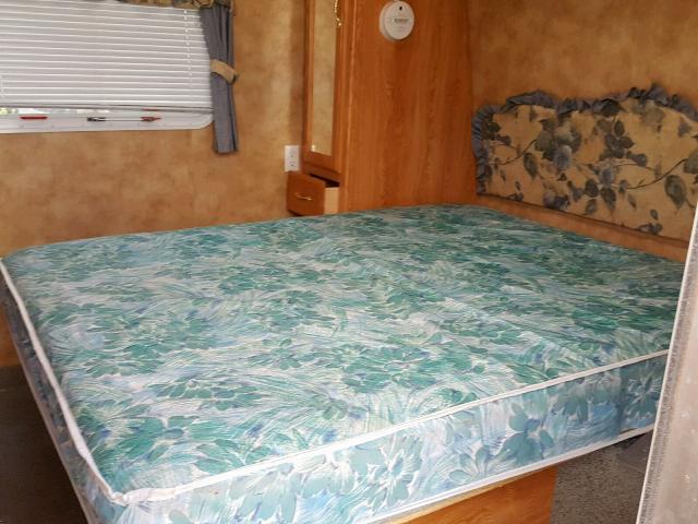 4YDT27R215E317359 - 2005 KEYSTONE HORNET WHITE photo 5