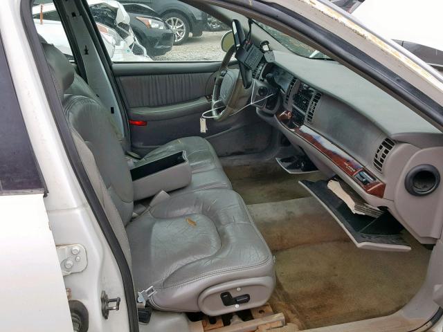 1G4CW52K3W4639607 - 1998 BUICK PARK AVENU WHITE photo 5