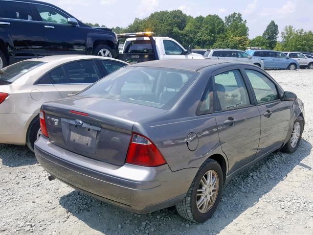 1FAHP34N97W166536 - 2007 FORD FOCUS ZX4 GRAY photo 4