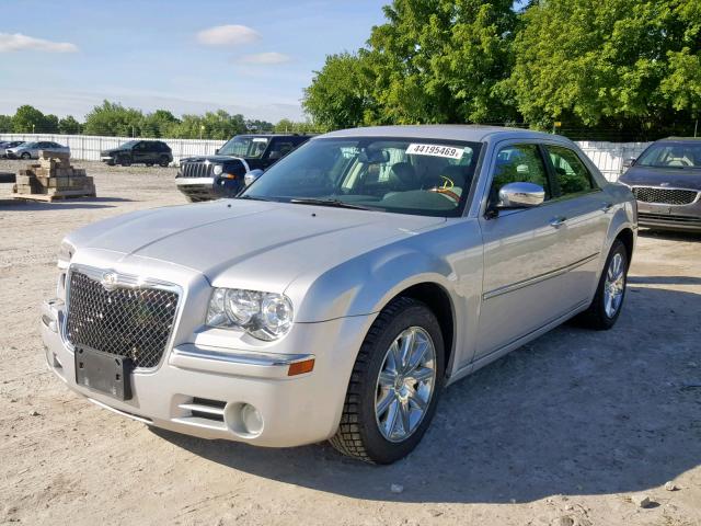 2C3KA33V39H639968 - 2009 CHRYSLER 300 LIMITE SILVER photo 2