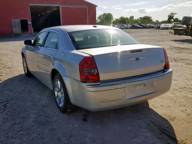 2C3KA33V39H639968 - 2009 CHRYSLER 300 LIMITE SILVER photo 3