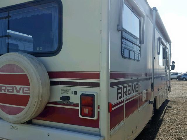 1GBKP37N5N3301932 - 1992 WINNEBAGO RV WHITE photo 4