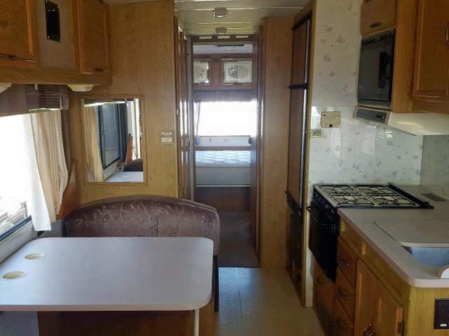 1GBKP37N5N3301932 - 1992 WINNEBAGO RV WHITE photo 6