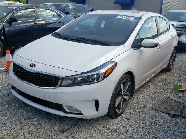 3KPFN4A83JE166075 - 2018 KIA FORTE EX WHITE photo 2