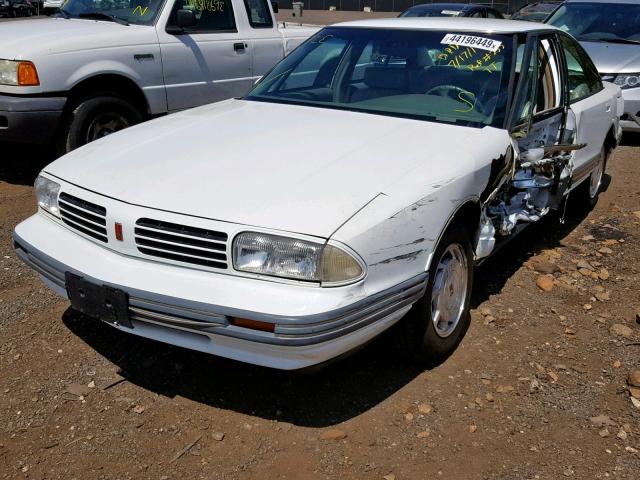 1G3HN52L7R4818694 - 1994 OLDSMOBILE 88 ROYALE WHITE photo 2