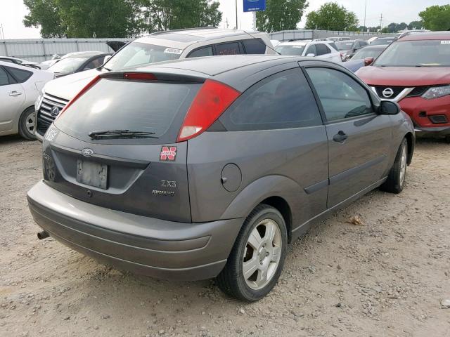 3FAFP31333R104461 - 2003 FORD FOCUS ZX3 GRAY photo 4