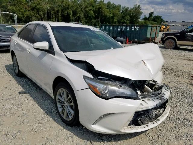 4T1BF1FK8FU067593 - 2015 TOYOTA CAMRY LE WHITE photo 1