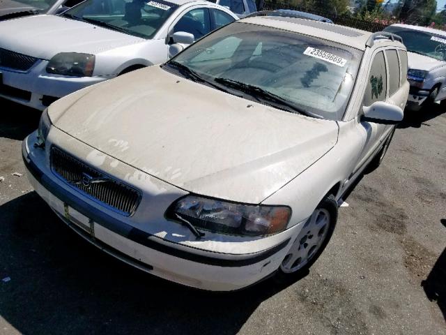 YV1SW58D721189572 - 2002 VOLVO V70 2.4T WHITE photo 2