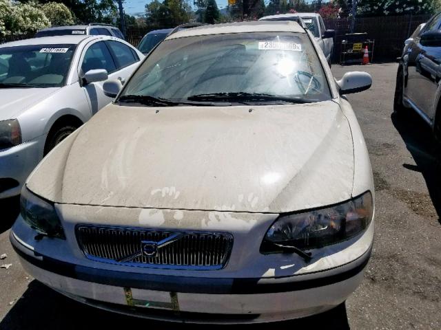 YV1SW58D721189572 - 2002 VOLVO V70 2.4T WHITE photo 9