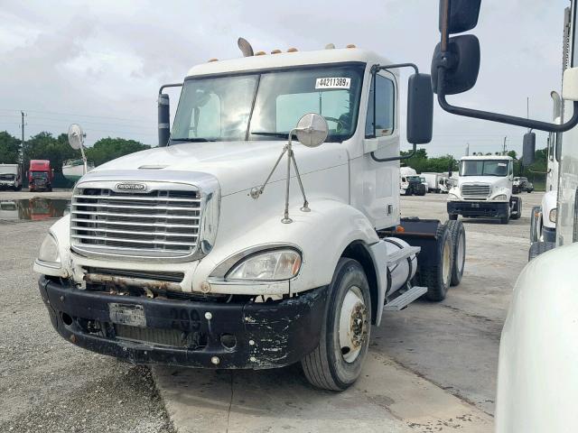 1FUJA6CK57LY17421 - 2007 FREIGHTLINER CONVENTION WHITE photo 2