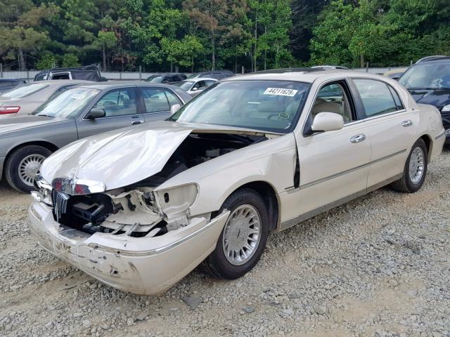 1LNHM83W5XY622297 - 1999 LINCOLN TOWN CAR C TAN photo 2