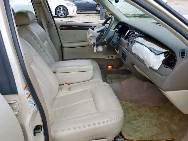 1LNHM83W5XY622297 - 1999 LINCOLN TOWN CAR C TAN photo 5