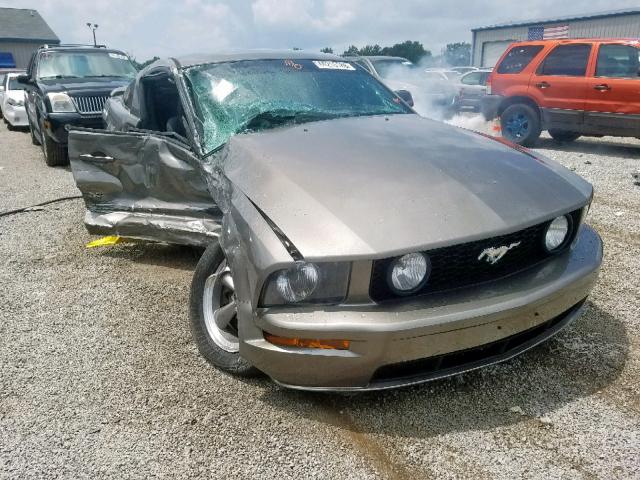 1ZVFT82H255141811 - 2005 FORD MUSTANG GT GREEN photo 1