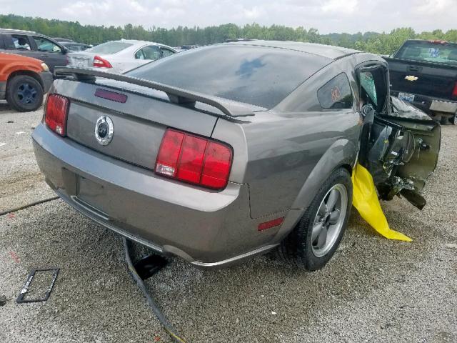 1ZVFT82H255141811 - 2005 FORD MUSTANG GT GREEN photo 4