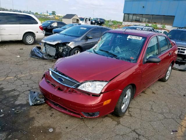 1FAHP34N05W126293 - 2005 FORD FOCUS ZX4 RED photo 2