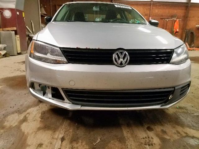 3VW2K7AJ6CM357233 - 2012 VOLKSWAGEN JETTA BASE SILVER photo 9