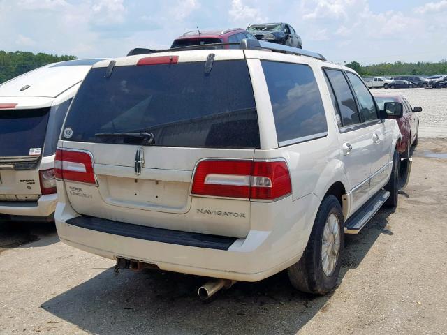 5LMFU28578LJ11867 - 2008 LINCOLN NAVIGATOR WHITE photo 4