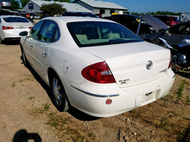 2G4WD532X51259109 - 2005 BUICK LACROSSE C WHITE photo 3