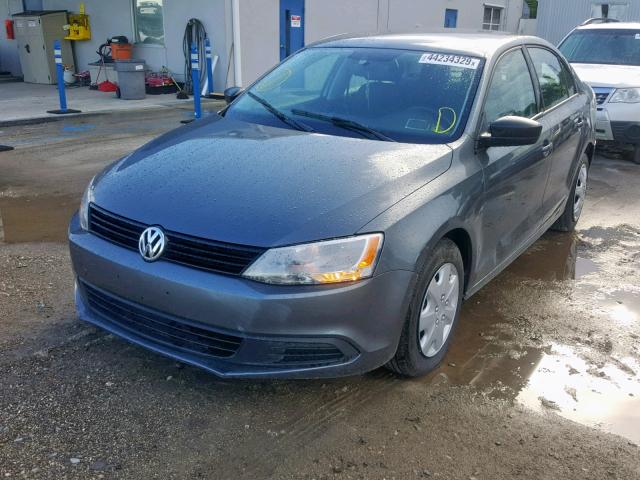 3VW2K7AJ2EM236198 - 2014 VOLKSWAGEN JETTA BASE GRAY photo 2