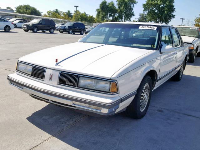 1G3HY5431HH318378 - 1987 OLDSMOBILE DELTA 88 R WHITE photo 2