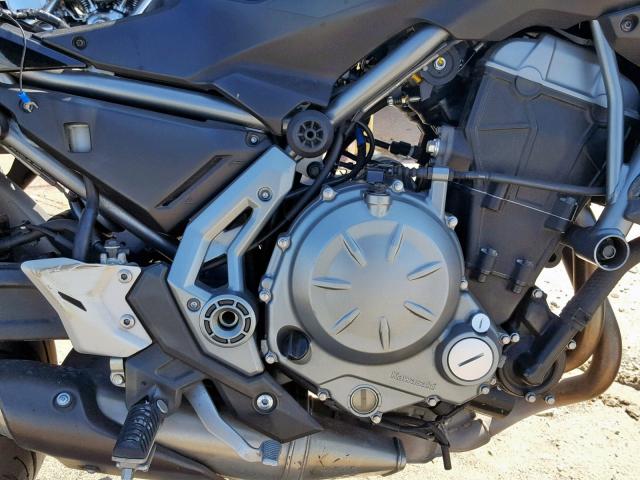 JKAEREG14HDA00785 - 2017 KAWASAKI ER650 G BLACK photo 7