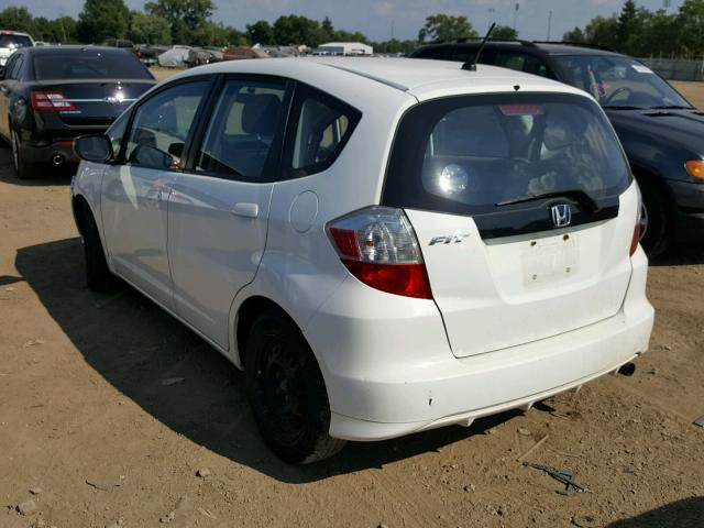 JHMGE8H37BS004212 - 2011 HONDA FIT WHITE photo 3