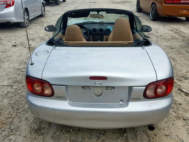 JM1NB353520230351 - 2002 MAZDA MX-5 MIATA SILVER photo 6