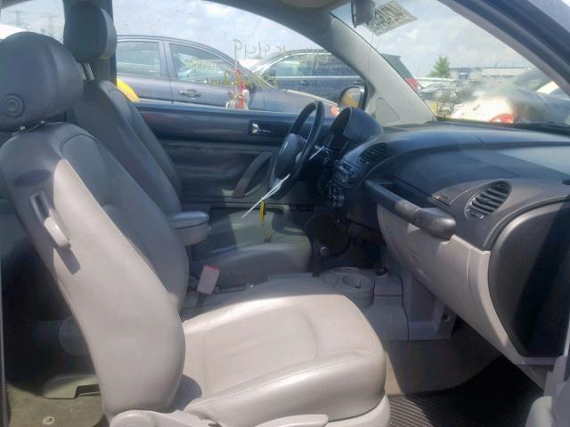 3VWCK21C73M400244 - 2003 VOLKSWAGEN NEW BEETLE ნაცრისფერი ფოტო 5