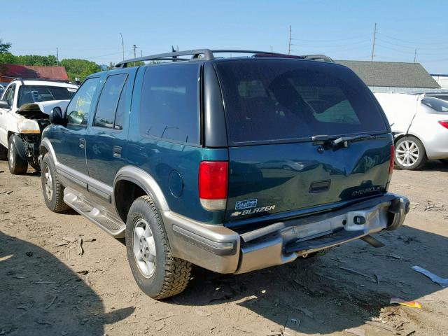 1GNDT13W2W2168841 - 1998 CHEVROLET BLAZER GREEN photo 3